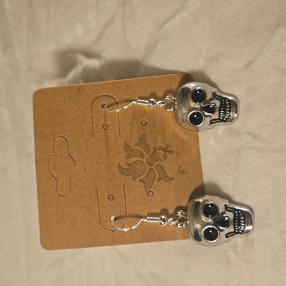 NWT Skull Earrings